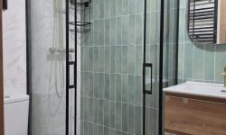 Baño de diseño moderno, reformado, cambio bañera por plato de ducha.