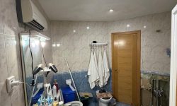 reforma de baño entera, cambio de azulejos, escombros