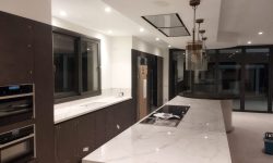 reforma de cocina completa, encimera de mármol, lujo