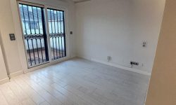 cambio de suelo, reforma integral, puerta a patio