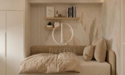 Diseño de habitación minimalista y armónico en tonos crema